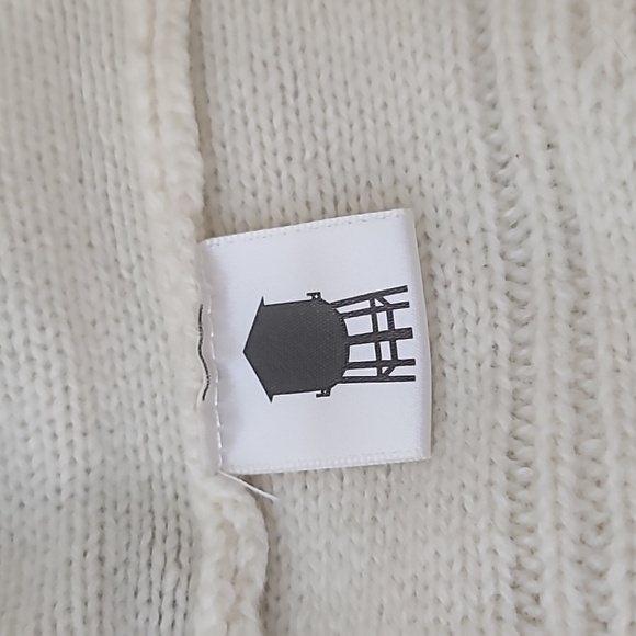 Brooklyn Industries 100% Lambswool cable knit sweater - Picture 9 of 10